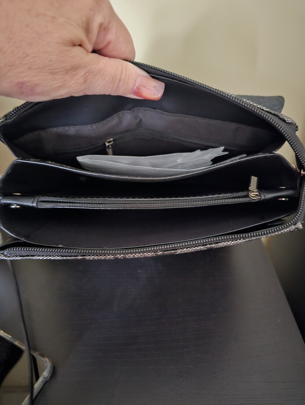 Designer Messenger Bag - Picture 4 of 7